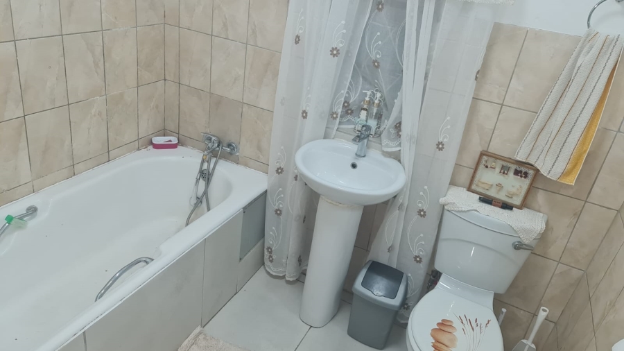 4 Bedroom Property for Sale in Oos Einde North West